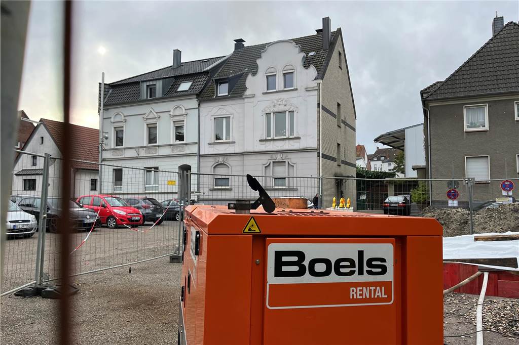 Anwohnerin (72) hält Baustelle für unzumutbar: „Ich bin im Kampfmodus“ Dieselkompressor Baustelle Lippetal