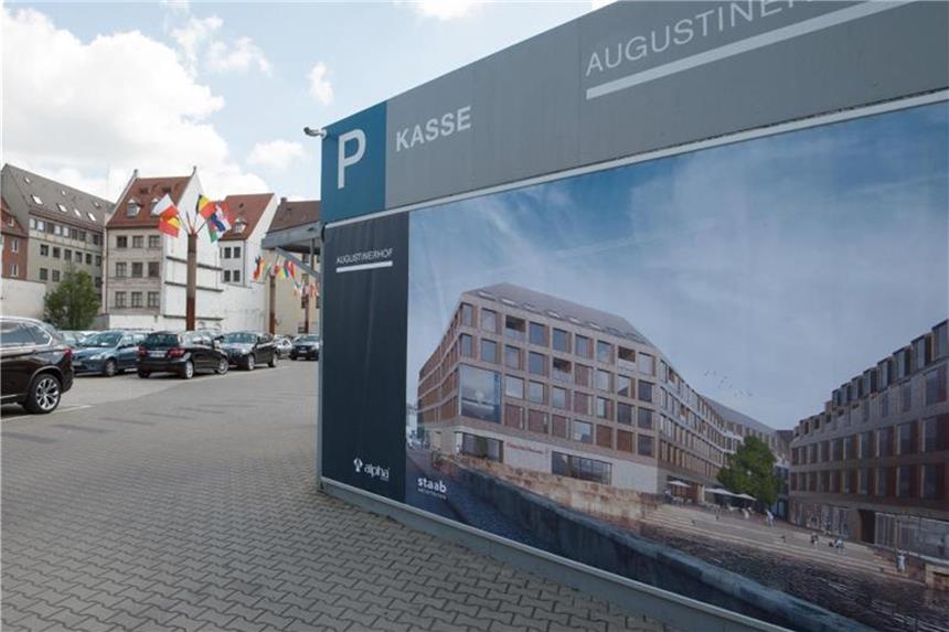 Deutsches Museum soll 2020 als „Zukunftsmuseum“ starten Auf dem Plakat auf dem Gelände des Augustinerhofes ist die geplante Zweigstelle des Deutschen Museums zu sehen. Foto: Timm Schamberger