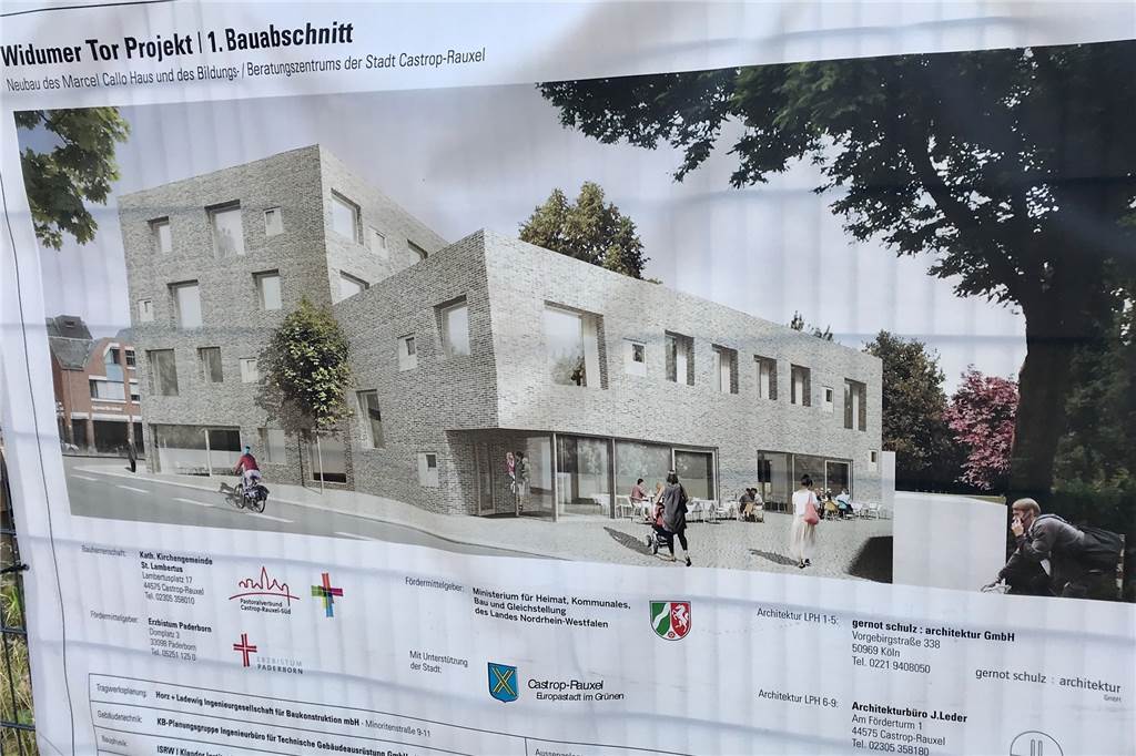 Neubau: Ein Millionenprojekt wächst langsam in die Höhe Auf dem Plan, der am Bauzaun hängt, erkennt man rechts den Bau für Callo-Haus, Familienbüro und Pfarrbüro und links daneben, direkt an der Widumer Straße, den dritten Bauabschnitt des Bildungscampus, der noch nicht spruchreif ist.