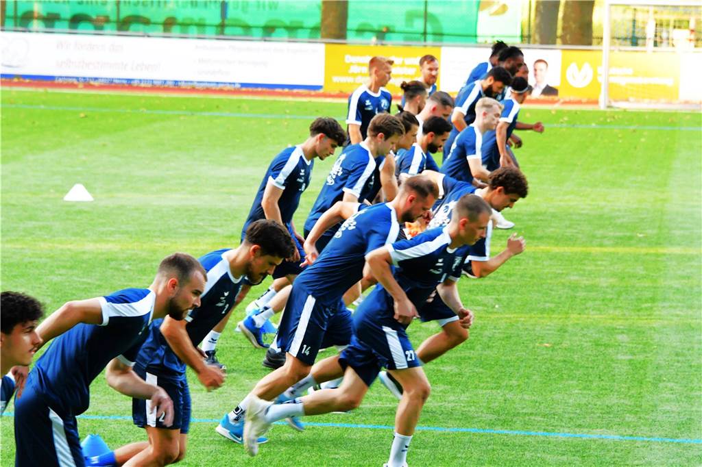 Trainingsauftakt bei Wacker Obercastrop: Fitness ist Trumpf Auf dem Platz standen zunächst einmal Sprintübungen an.