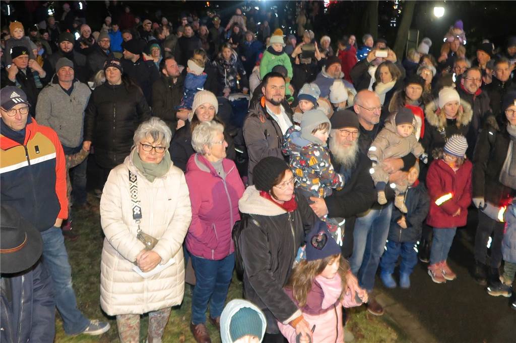 Nikolauszug in Gahlen ist ein „herausragendes Ereignis“ Menschen warten auf den Nikolaus