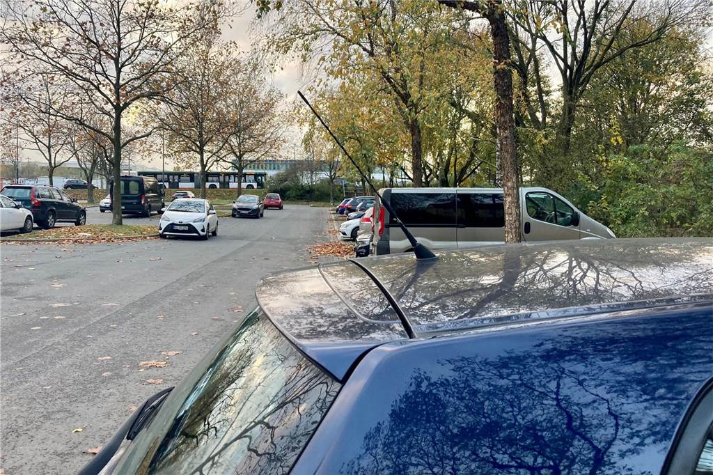 Gastronomie und Büros: Bekommt der „neue Hafen“ ein Parkplatz-Problem? Auf dem P+R-Parkplatz am Sunderweg könnte ein Parkhaus entstehen.