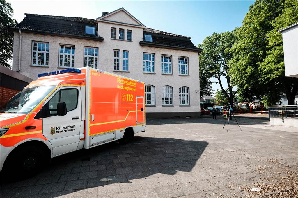 Frau (19) auf Schulhof erdrosselt: Mordanklage gegen 17-Jährigen erhoben Auf dem Schulhof der Marienschule haben Schüler am Morgen des 22. Mai die Leiche einer jungen Frau gefunden.