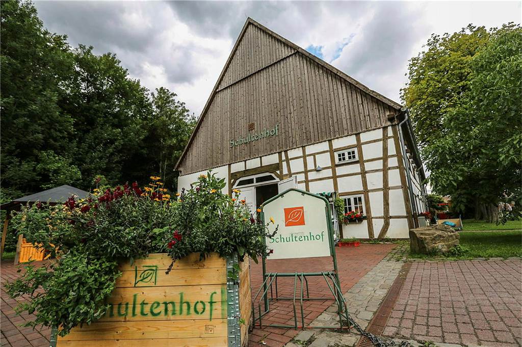Vogelgrippe und Eier-Krise auch in Dortmund?: Die Lage kurz vor Ostern Frontansicht Scheune Schultenhof