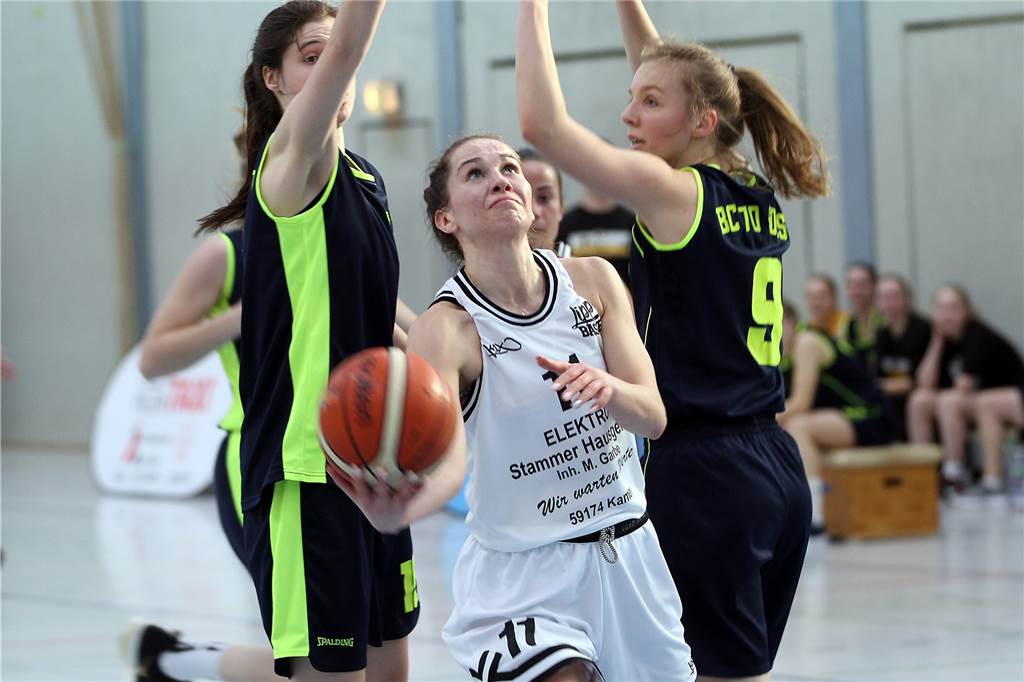 LippeBaskets-Damen steigen in die Oberliga auf: „Es ist eine gedrückte Freude“ Auf dem Spielfeld jederzeit und aus jeder Lage gefährlich: LippeBaskets-Topscorerin Izabela Pinkosz.