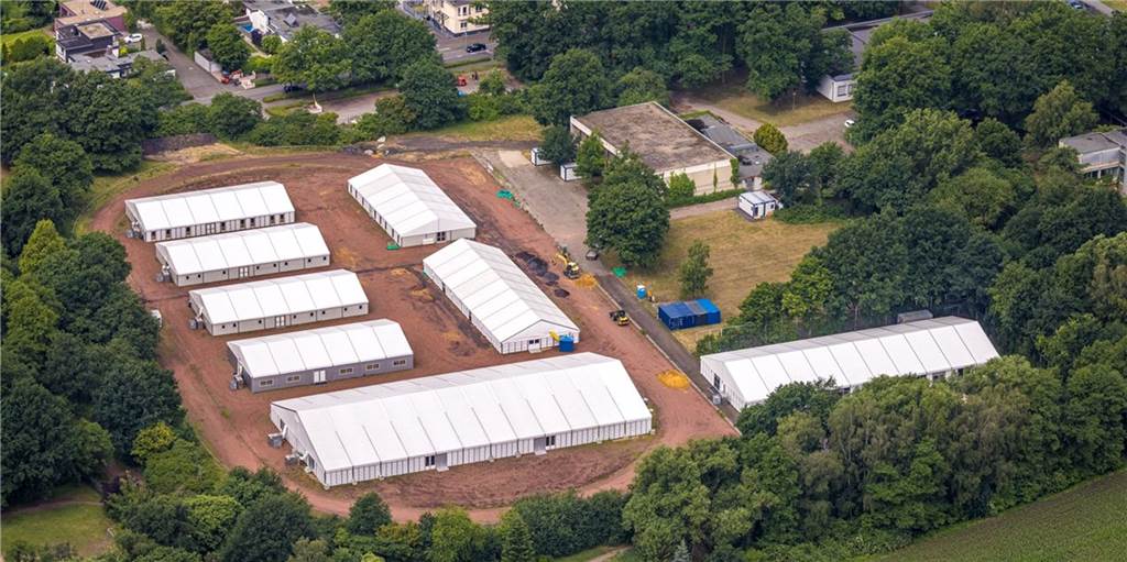Notunterkünfte in Dorsten sollen im Winter mit Öl beheizt werden Flüchtlingsunterkunft an der ehemaligen Gerhart-Hauptmann-Schule in Dorsten