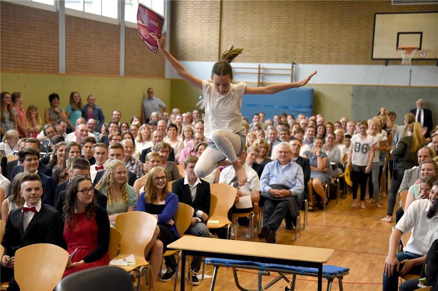 Eine wichtige Etappe geschafft Auf dem Sprung in einen neuen Lebensabschnitt: Stimmungsvoll war die Entlassfeier Sekundarschule.