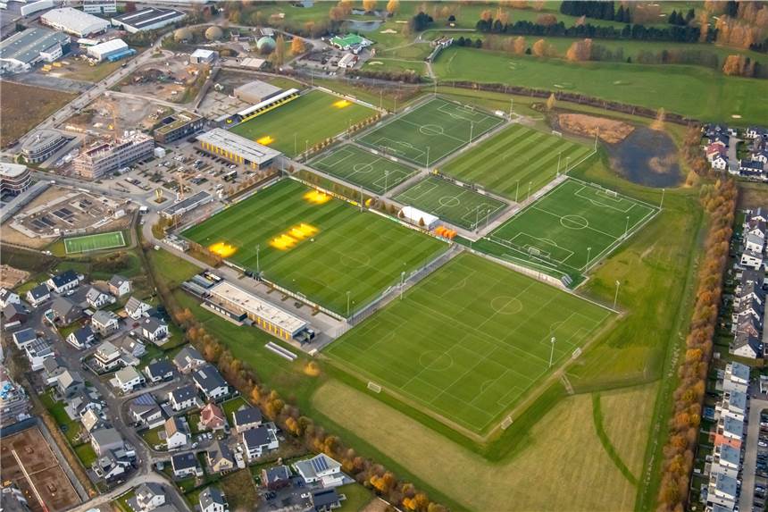 Weiterhin kein Teamtraining! BVB-Profis setzen individuelle Einheiten fort Auf dem Trainingsgelände des BVB in Brackel ruht weiterhin der Ball.