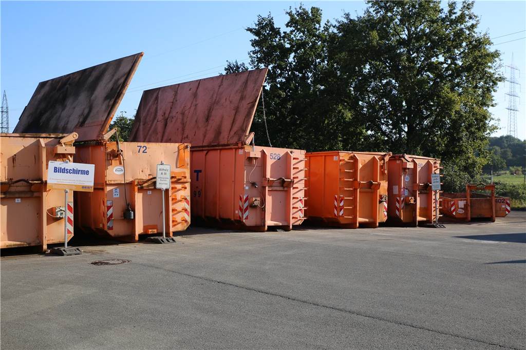 Auf dem Wertstoffhof in Kirchhellen stehen die Container überirdisch. Auf dem neuen Hof sollen die Container in den Boden eingelassen werden.