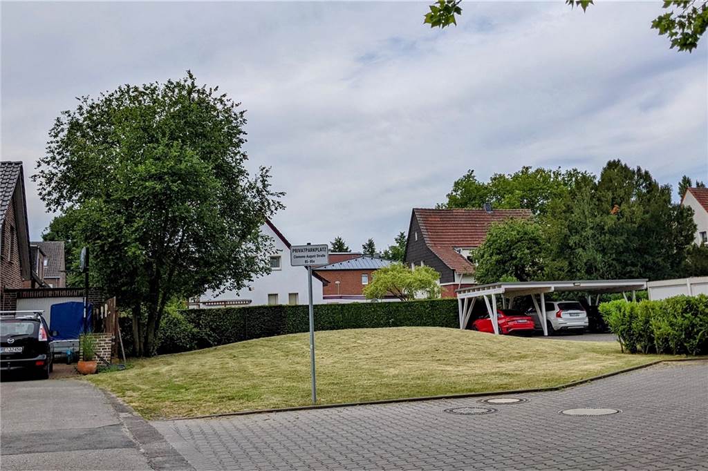 Kita-Gebühren und Kinderspielplatz: Politiker in Dorsten lehnen Bürgeranträge ab Wiesenfläche an der Clemens-August-Straße in Dorsten
