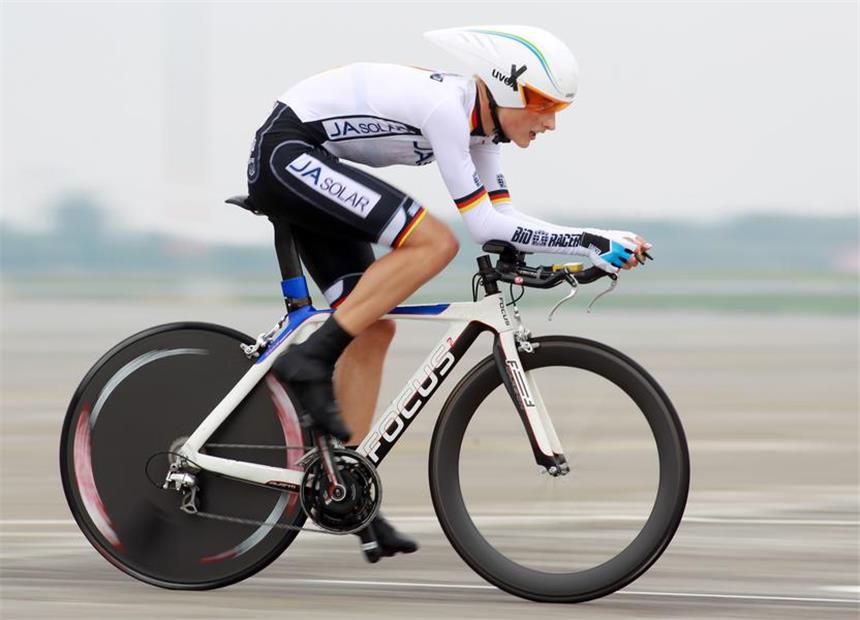 Tschernoster: „Das Team ist ungemein wichtig“ Auf dem Zeitfahrrad ist Jan Tschernoster besonders stark. Für seine herausragenden Leistungen in der Rad-Bundesliga, bei der Oder-Rundfahrt und zahlreichen anderen Rennen verleiht ihm die Stadt Werne bei der Sportlerehrung die Sportplakette.