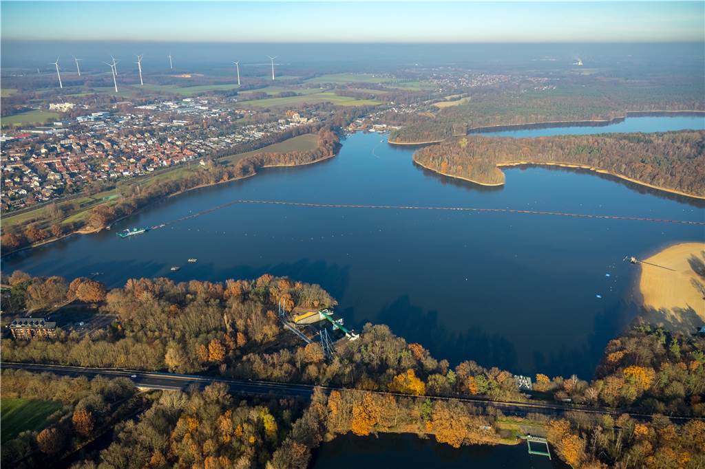 Der Overrather Hof: Versunkener Glanz einer strahlenden Epoche in Haltern Auf dem zeitgenössischen Luftbild erkennt man mittig hinten die Stadtmühlenbucht.