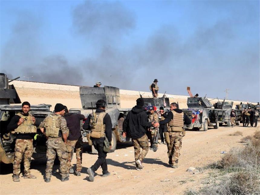 Irakische Truppen dringen in Ramadis Regierungsviertel ein Auf dem Vormarsch: Irakisches Militär bei Ramadi. Foto: str