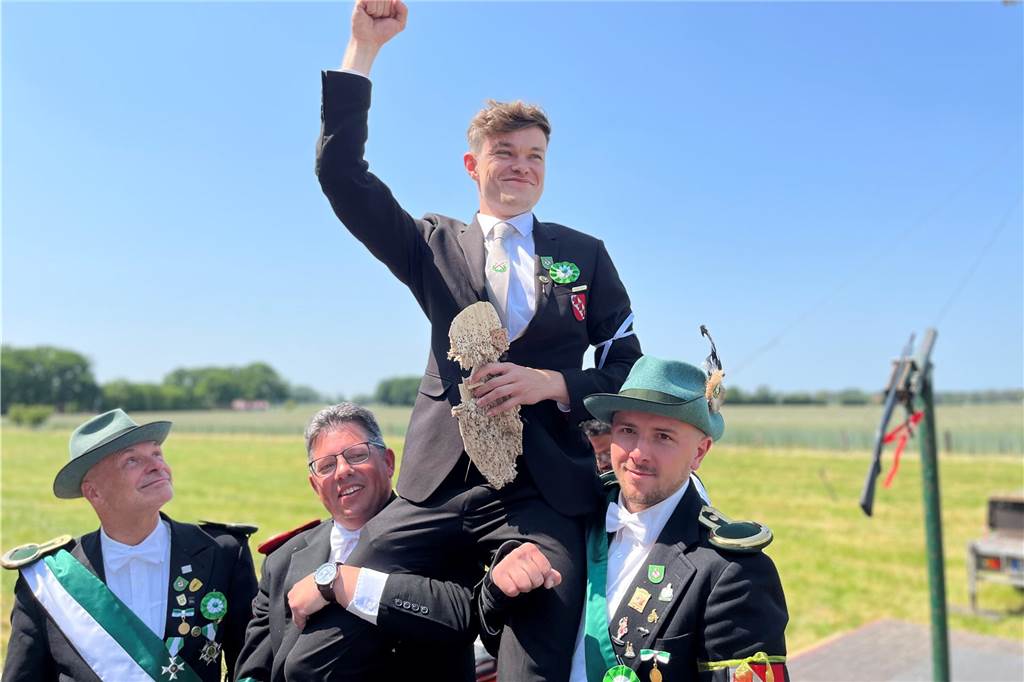 Auf den entscheidenden Schuss angesprochen, sagte Lukas Grewing: „Dass er dann runterfällt, da bist du eh auf 180 gefühlt."