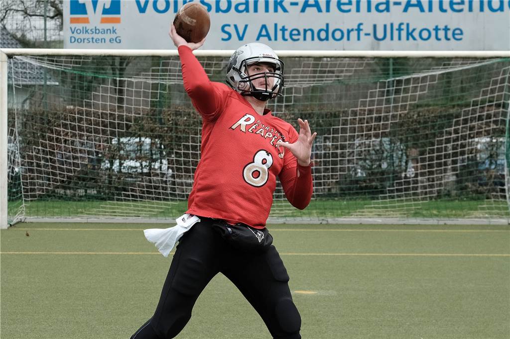 Dorsten Reapers gingen weit über ihre Grenzen und arbeiten wie Profis Auf den Quarterback lastet der meiste Druck. Er führt das Team über das Spielfeld und ist für Punkte zuständig.