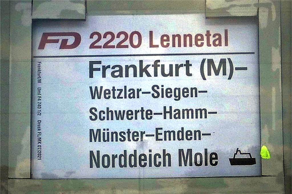 Ab Dezember hält der Intercity täglich in Schwerte Auf den Schildern an den Waggons war der Intercity beim Probelauf als Fernschnellzug "FD" deklariert, den es mal zu Bundesbahnzeiten gab.