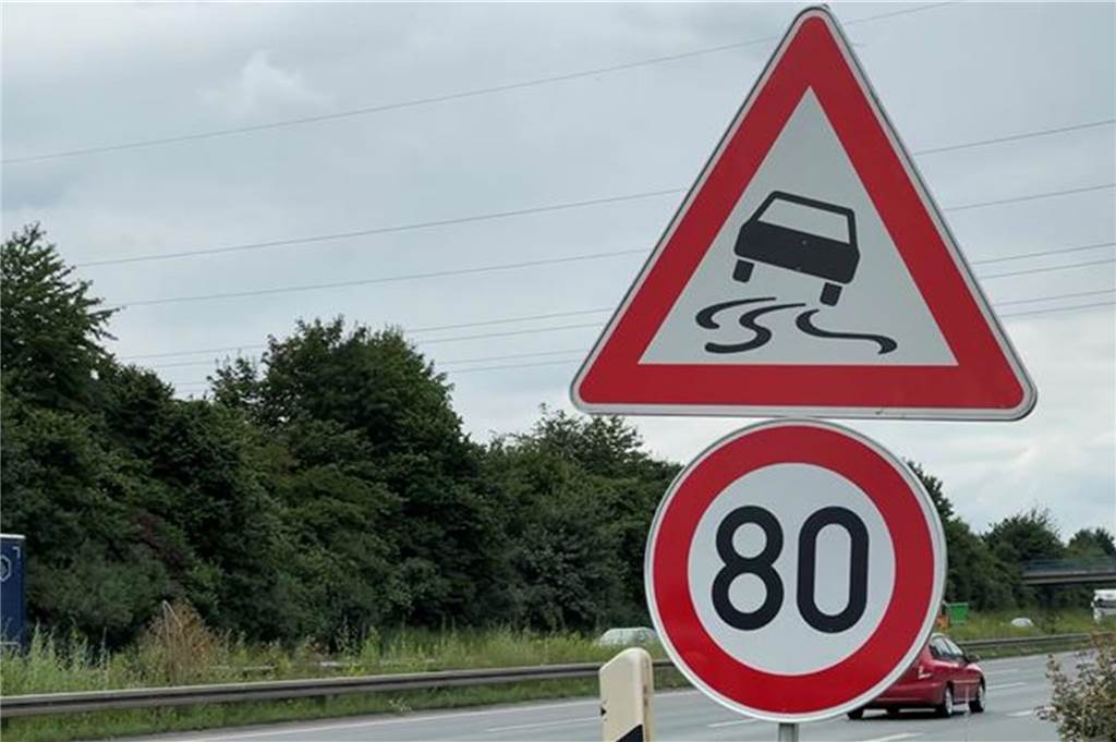 Auf der A2 bei Castrop-Rauxel gilt in Fahrtrichtung Oberhausen auf einem Teilstück Tempo 80. Daran halten sich längst nicht alle.