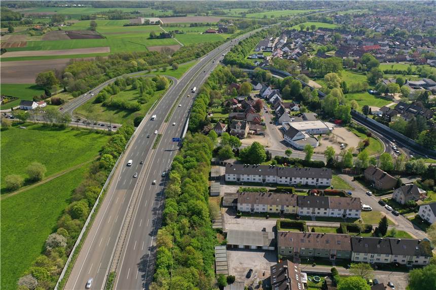 Lkw fährt in Schlangenlinien auf der A2 – Alkohol im Spiel Auf der A2 ist ein Lkw-Fahrer Schlangenlinien gefahren. Dabei kam es gleich mehrfach zu Beinahe-Zusammenstößen.