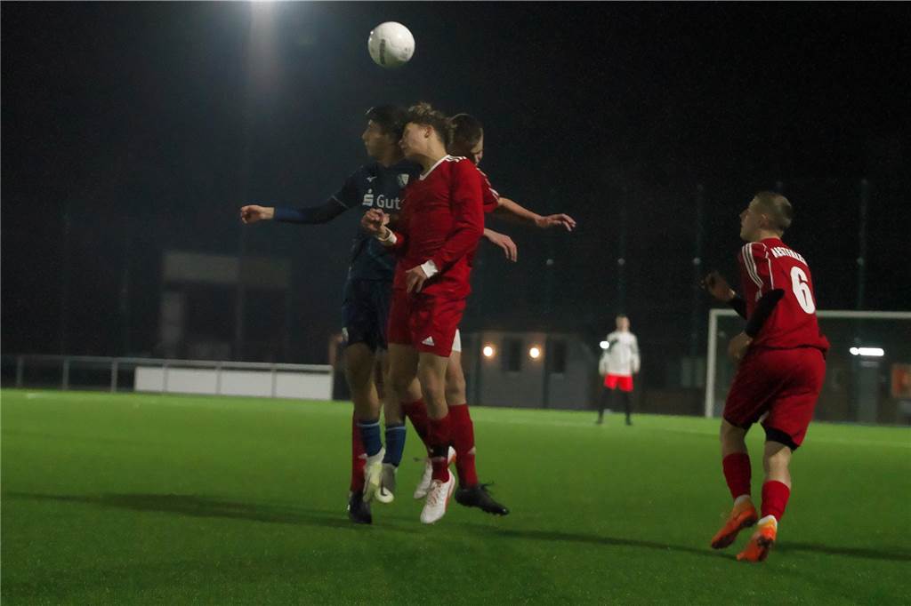 Auf der Anlage von BW Lavesum trafen am Montagabend (13. Februar) die U16 des VfL Bochum und die U16 Auswahl Nord des FLVW aufeinander. Die Bochumer setzten sich am Ende mit 6:4 durch.