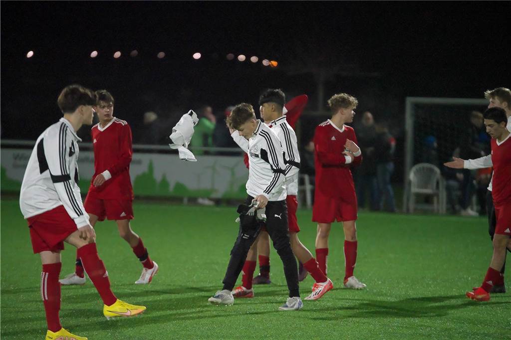 Auf der Anlage von BW Lavesum trafen am Montagabend (13. Februar) die U16 des VfL Bochum und die U16 Auswahl Nord des FLVW aufeinander. Die Bochumer setzten sich am Ende mit 6:4 durch.