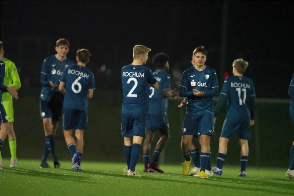 Auf der Anlage von BW Lavesum trafen am Montagabend (13. Februar) die U16 des VfL Bochum und die U16 Auswahl Nord des FLVW aufeinander. Die Bochumer setzten sich am Ende mit 6:4 durch.