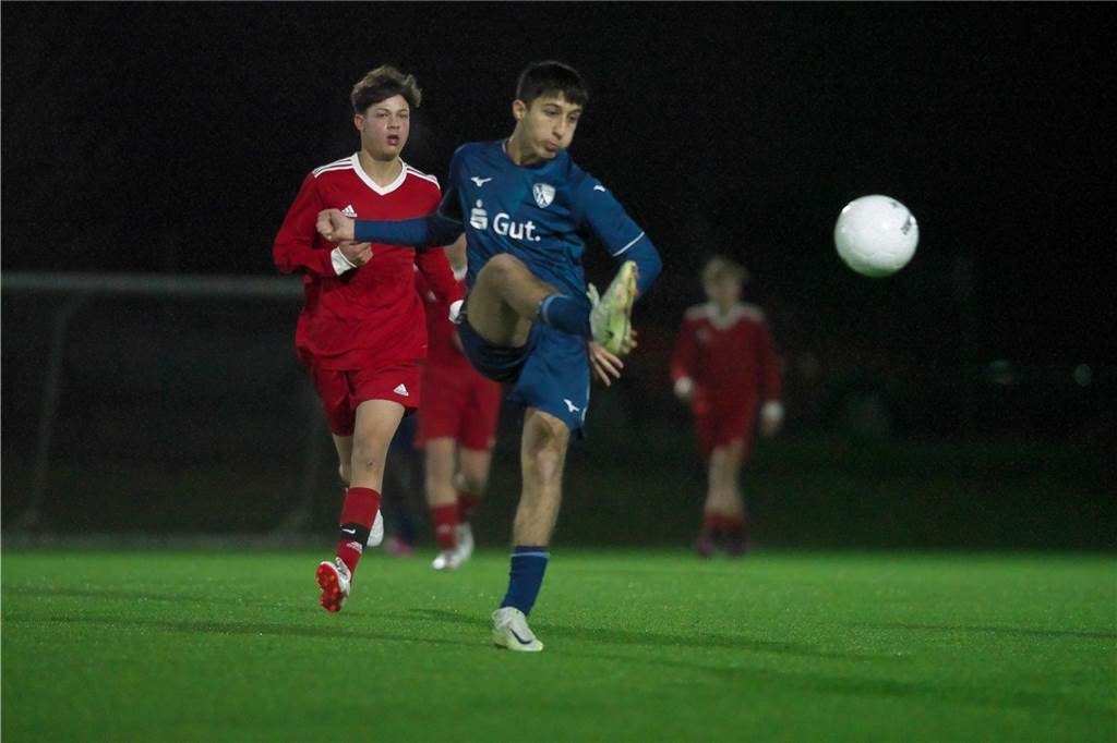 Auf der Anlage von BW Lavesum trafen am Montagabend (13. Februar) die U16 des VfL Bochum und die U16 Auswahl Nord des FLVW aufeinander. Die Bochumer setzten sich am Ende mit 6:4 durch.