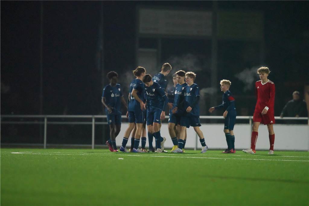 Auf der Anlage von BW Lavesum trafen am Montagabend (13. Februar) die U16 des VfL Bochum und die U16 Auswahl Nord des FLVW aufeinander. Die Bochumer setzten sich am Ende mit 6:4 durch.