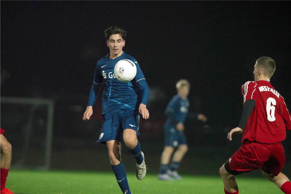 Auf der Anlage von BW Lavesum trafen am Montagabend (13. Februar) die U16 des VfL Bochum und die U16 Auswahl Nord des FLVW aufeinander. Die Bochumer setzten sich am Ende mit 6:4 durch.