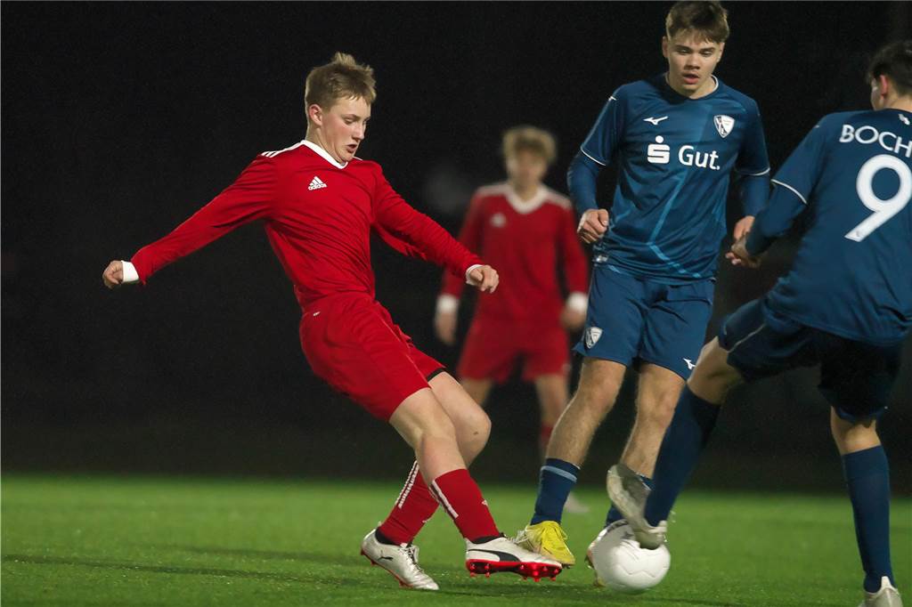Auf der Anlage von BW Lavesum trafen am Montagabend (13. Februar) die U16 des VfL Bochum und die U16 Auswahl Nord des FLVW aufeinander. Die Bochumer setzten sich am Ende mit 6:4 durch.