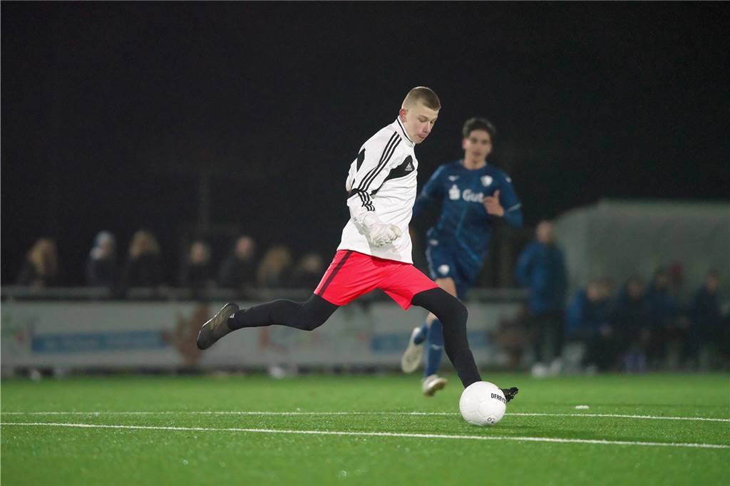Auf der Anlage von BW Lavesum trafen am Montagabend (13. Februar) die U16 des VfL Bochum und die U16 Auswahl Nord des FLVW aufeinander. Die Bochumer setzten sich am Ende mit 6:4 durch.