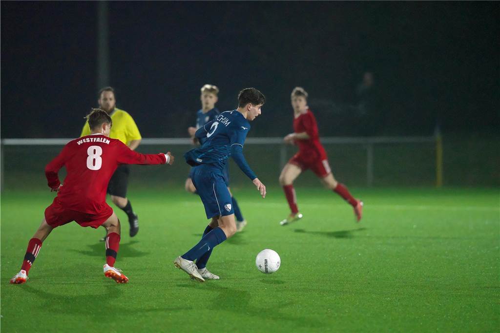Auf der Anlage von BW Lavesum trafen am Montagabend (13. Februar) die U16 des VfL Bochum und die U16 Auswahl Nord des FLVW aufeinander. Die Bochumer setzten sich am Ende mit 6:4 durch.