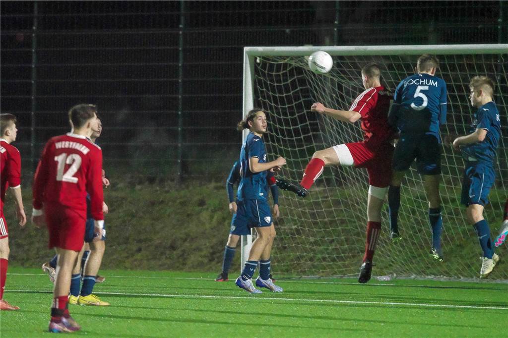 Auf der Anlage von BW Lavesum trafen am Montagabend (13. Februar) die U16 des VfL Bochum und die U16 Auswahl Nord des FLVW aufeinander. Die Bochumer setzten sich am Ende mit 6:4 durch.