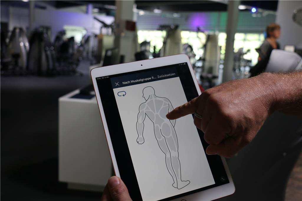 Feel-Fit eröffnet ein ganz neues „digitales Fitness-Studio“ Auf der App kann der Nutzer die Körperpartien, die er trainieren möchte, direkt auswählen. Daraufhin werden individuelle Trainingspläne zusammen gestellt.