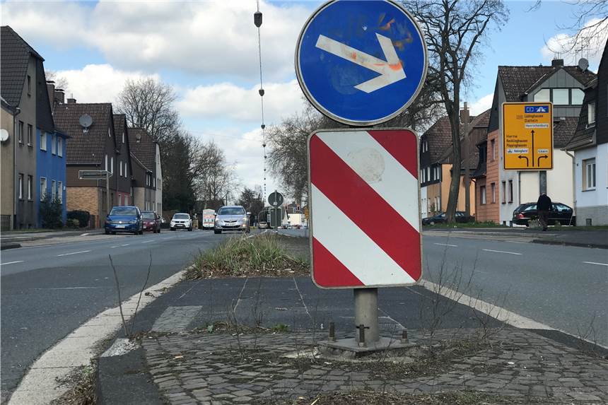 79-Jähriger angefahren: Bei Unfall auf der B235 schwer verletzt Auf der B235 / Henrichenburger Straße an der Einmündung Querstraße kam es zu einem Unfall.