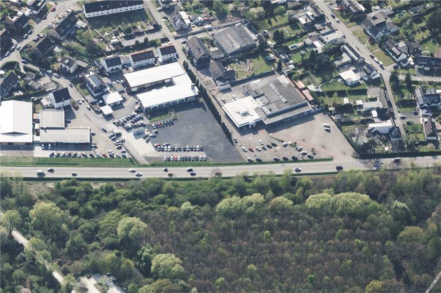 B235 war nach Autounfall mit Doppel-Totalschaden in Castrop-Rauxel gesperrt Auf der B235 in Höhe des Autohauses Laumen ereignete sich am Montag (7. Februar) ein schwerer Unfall.