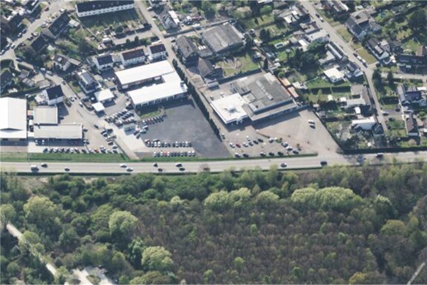 Geisterfahrer: Castrop-Rauxeler muss auf B235 in den Graben ausweichen Auf der B235 in Höhe des Autohauses Laumen kam es zu einem Unfall.