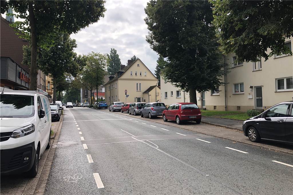 Problemstraße Bergstraße: Jetzt soll es endlich „bergauf“ gehen Auf der Bergstraße zwischen Eving und Lindenhorst gibt's nach wie vor viele leerstehende Ladenlokale
