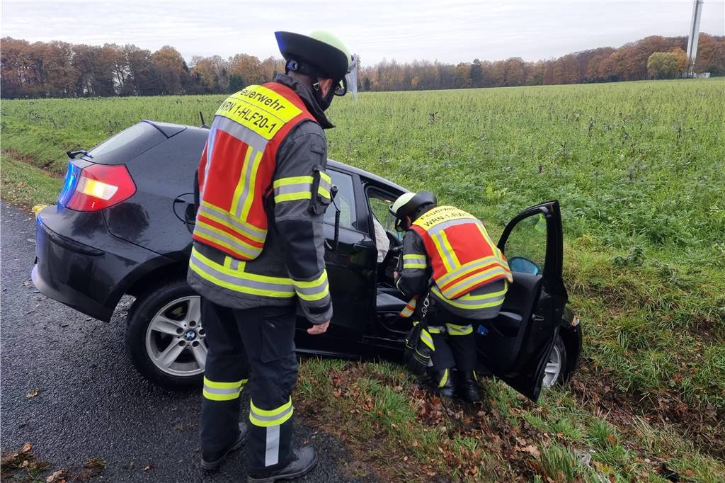 Vier Feuerwehr-Einsätze am Montagmorgen in Werne: Feuerwehr rückt mehrfach aus Auf der Bundesautobahn 1 in Fahrtrichtung Köln ereignete sich am Montagmorgen gegen 7.30 Uhr circa 200m vor dem Parkplatz Fuchseggen ein Unfall mit zwei Autos.
