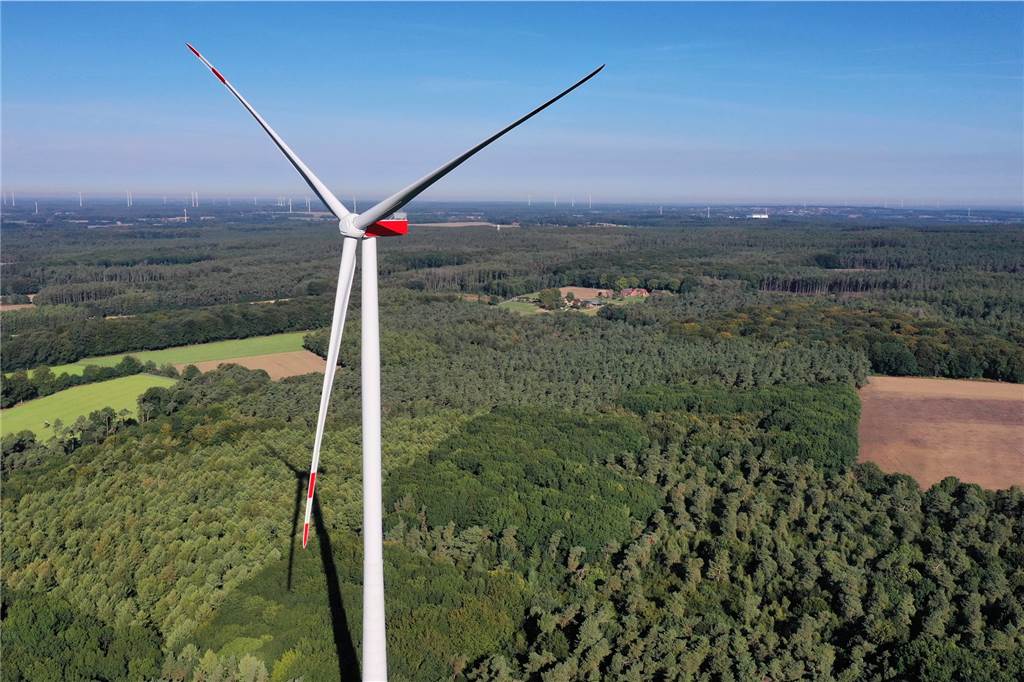 Ursache für Windrad-Einsturz in Haltern steht fest Auf der Einsturzstelle baute Nordex ein neues Windrad, es geht in Kürze in Betrieb.