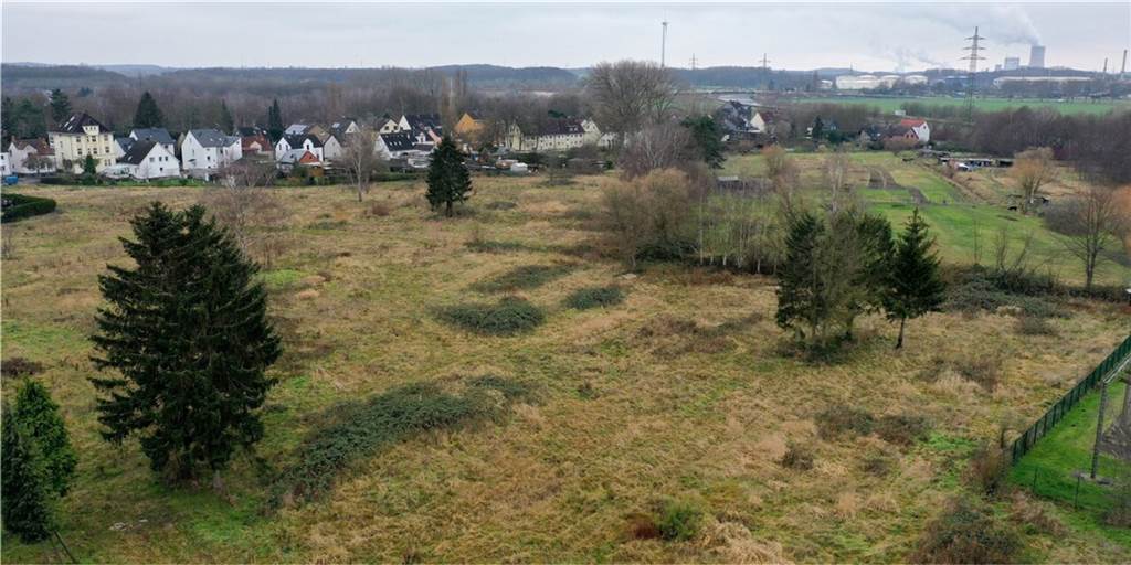 Bauprojekt mit Verspätung: Sedanstraße in Lünen-Süd drohen Mehrkosten Auf der Fläche an der Sedanstraße sollen rund 200 neue Wohneinheiten und eine Kita entstehen.