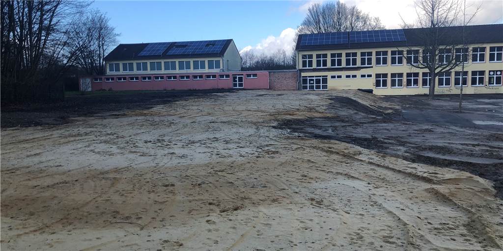 Auf der Freifläche vor der ehemaligen Harkortschule soll der neue Kindergarten Platz finden.