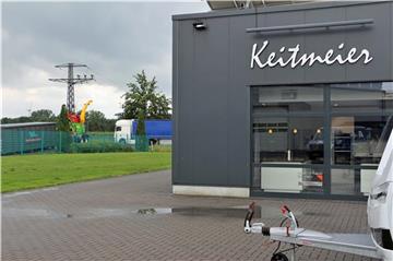 Auf der grünen Wiese möchte Henrik Keitmeier seine Lagerfläche erweitern.