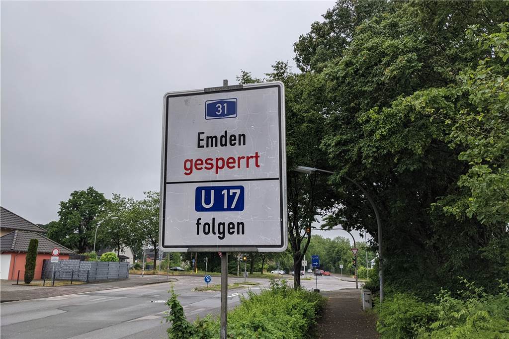A 31-Baustelle: Erste Staus, Anschlussstelle mehr als ein Jahr dicht Auf der Hardt, in der Feldmark und in der Dorstener Altstadt weisen Schilder auf die Umleitungsstrecken hin.
