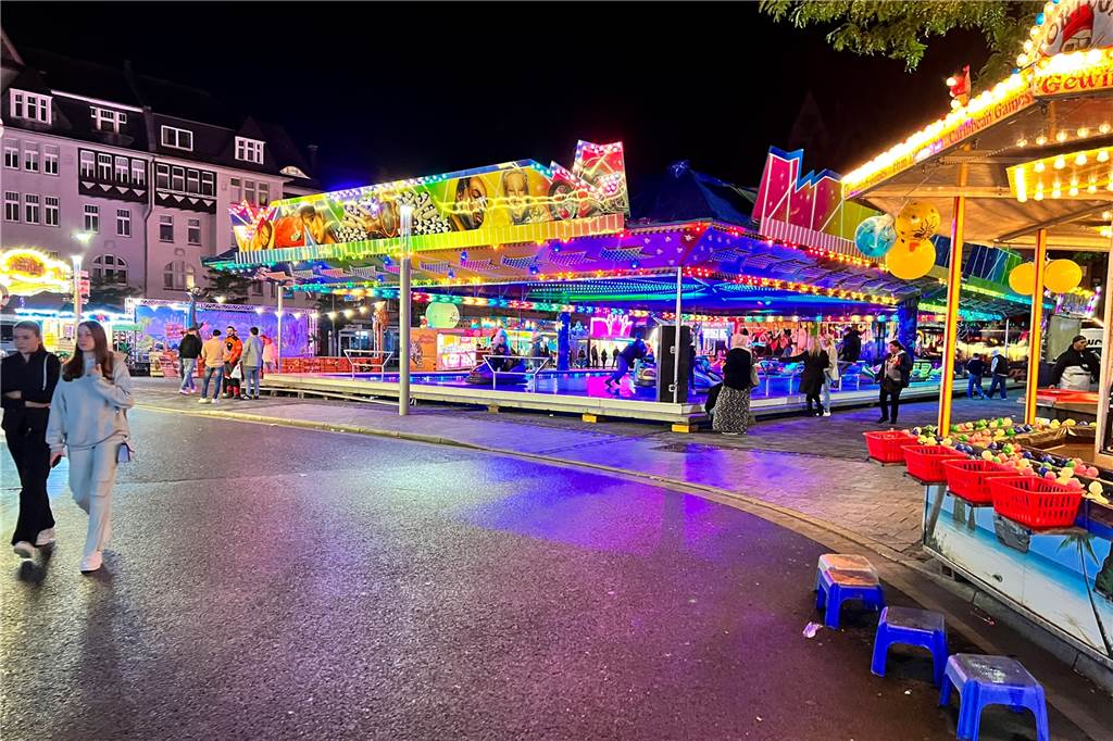Alarm in der Altstadt: Castroper Kirmes von Scheiben-Attacke überschattet Auf der Herbstkirmes war es am Freitagabend relativ leer.