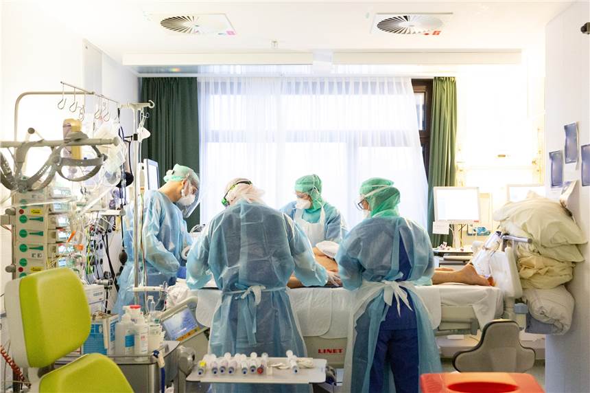 Auf der Intensivstation (Symbolbild) der Klinik am Park in Lünen-Brambauer kämpfte Covid-Patient Ralf Schattner (54) ums Überleben.