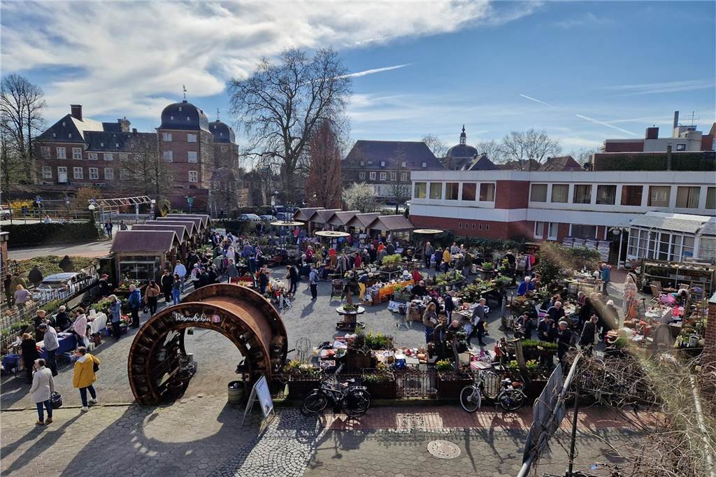 Auf der Jagd nach Schnäppchen führte es viele Besucher zum Langschläferflohmarkt der Gärtnerei Tausendschön.