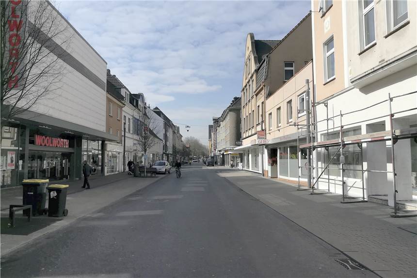Mit Vollgas durch die Lange Straße: Polizei stoppt 5er-BMW Auf der Langen Straße in Habinghorst ist eigentlich Tempo 30 vorgeschrieben. Einen 20-jährigen BMW-Fahrer juckte das nicht - er trat aufs Gas.