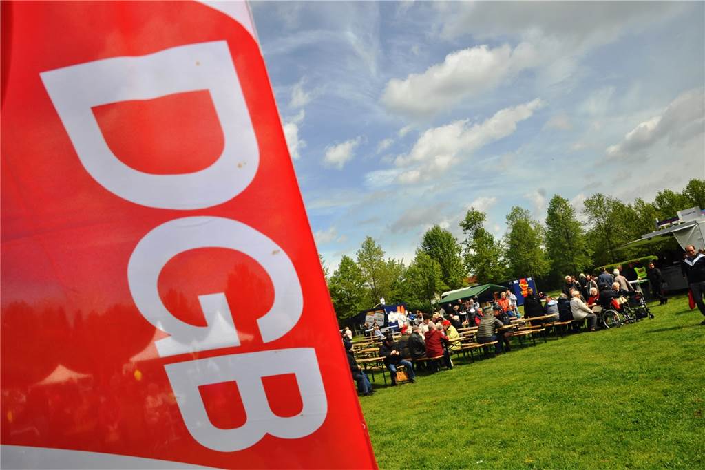 Maikundgebung und Familienfest am 1. Mai im Seepark mit buntem Programm Auf der Maikundgebung sprechen der Lüner Bürgermeister Jürgen Kleine-Frauns, der DGB Ortsverbandsvorsitzende Hans-Georg Fohrmeister und der Bundesjugendsekretär der IGBCE, Philipp Hering.