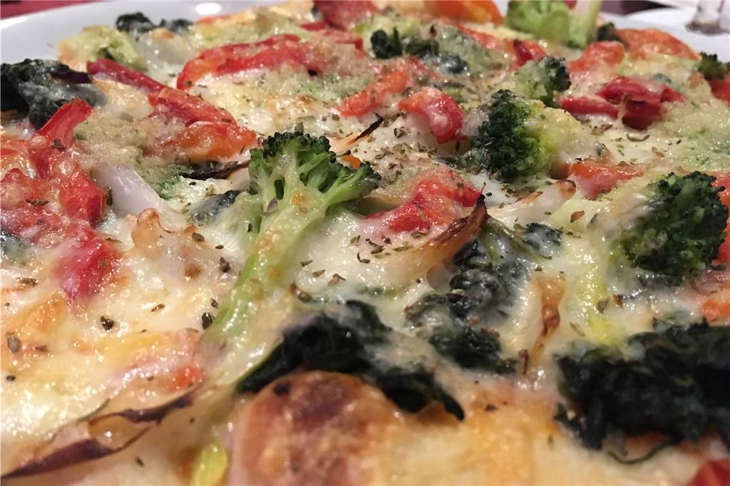 Auf der Pizza war schön viel Gemüse, nur vielleicht ein Hauch zu viel Knoblauch.