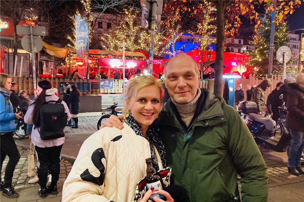 Martin Brambach liebt diese Rolle: Ist Tatort-Kommissar Schnabel tot? Christine Sommer und Martin Brambach auf der Hamburger Reeperbahn.